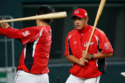 貧打を変えた石井コーチの教え、カープ打線は7割の失敗を生かす
