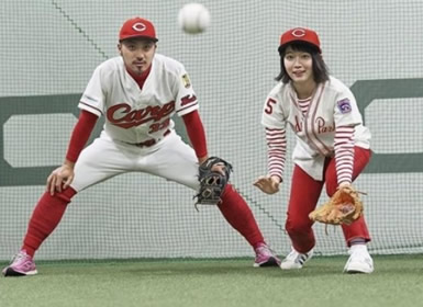 女優・吉岡里帆、『カープ女子』姿に大反響！「始球式をしてほしい」