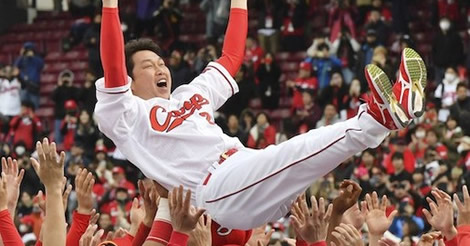 新井が４１歳までプレーできた原点！罵声、正座でファンから失笑も…