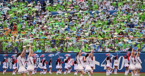 傘を大切にするスワローズファンが、カープの『赤傘企画』に思うこと