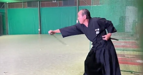 160キロのボールを一刀両断!武道家の翁が魅せた『神業』が大反響