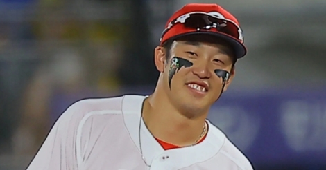 「電車の中で泣かせんな」亡き祖父に捧ぐ満塁弾、小園にファン感動!